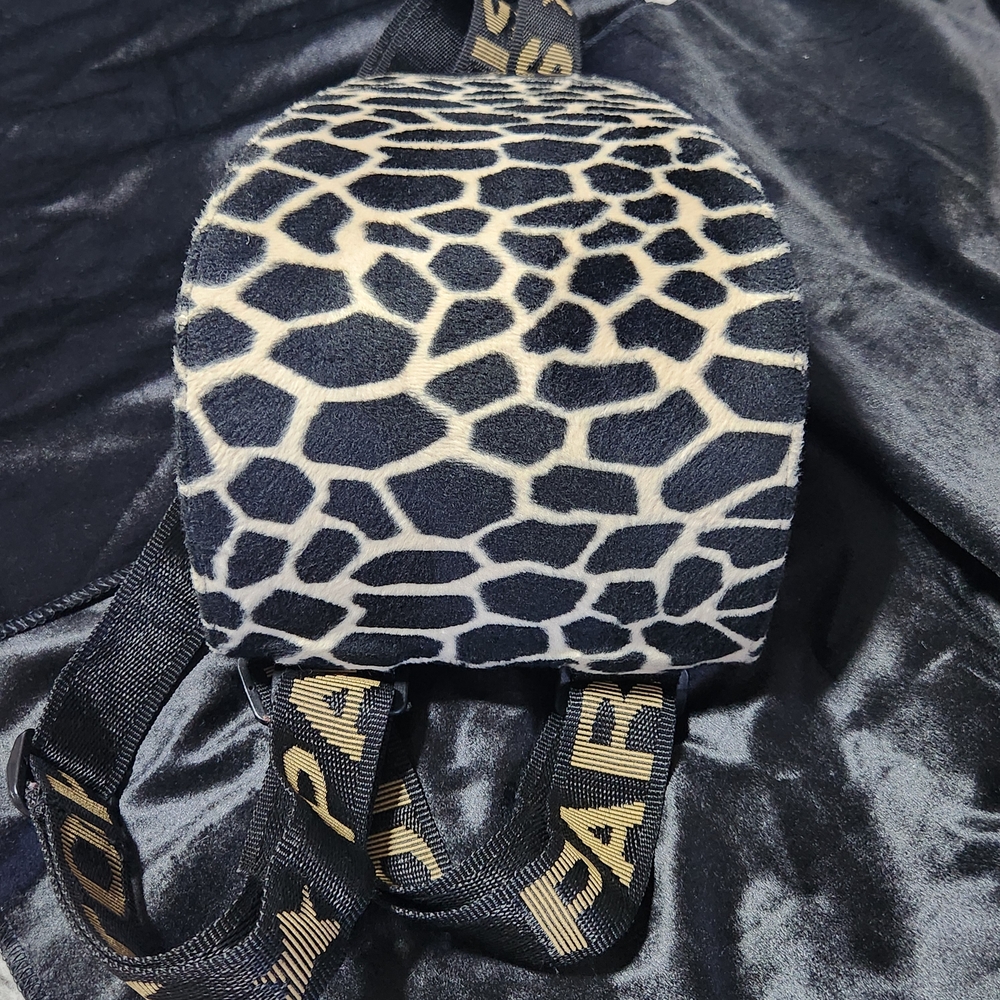 Unique Vintage Giraffe faux fur print structured fashion bookbag purse. - Picture 5 of 8